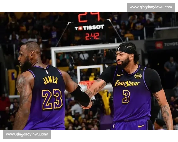 湖人热火第三战焦点对决詹眉合力冲击系列赛主动权走向之夜关键时刻 湖人热火第三战焦点对决詹眉合力冲击系列赛主动权走向之夜关键时刻